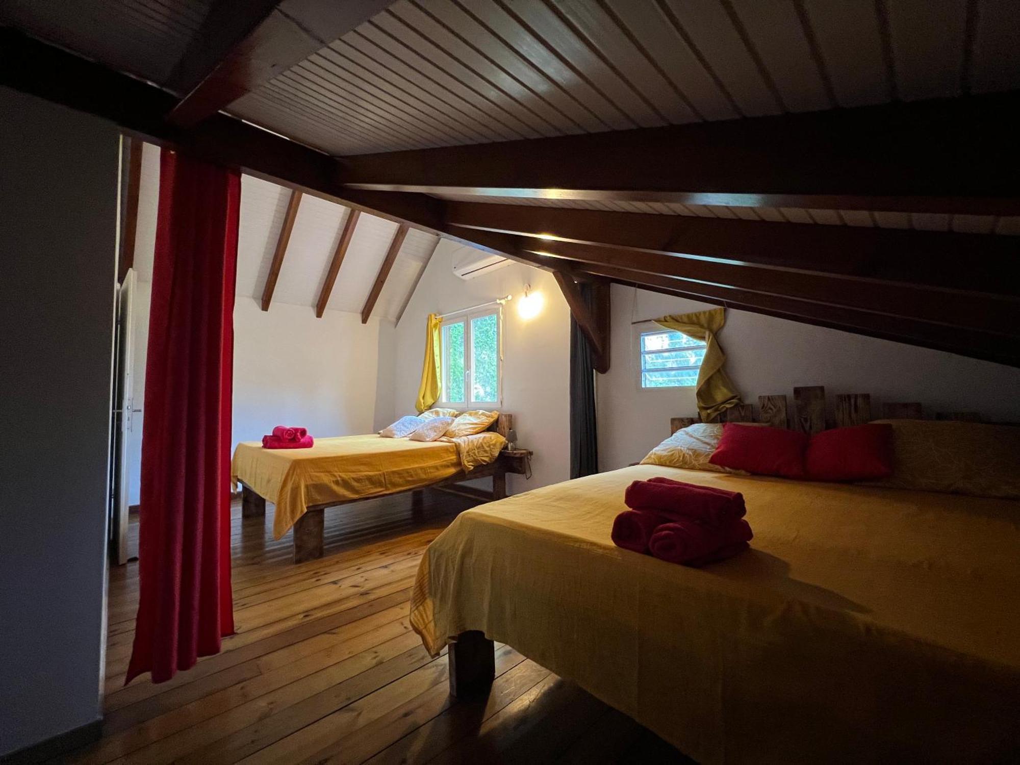 Villa Au Calme Avec Jacuzzi, Villa Le Boursoie Les Abymes Exterior photo