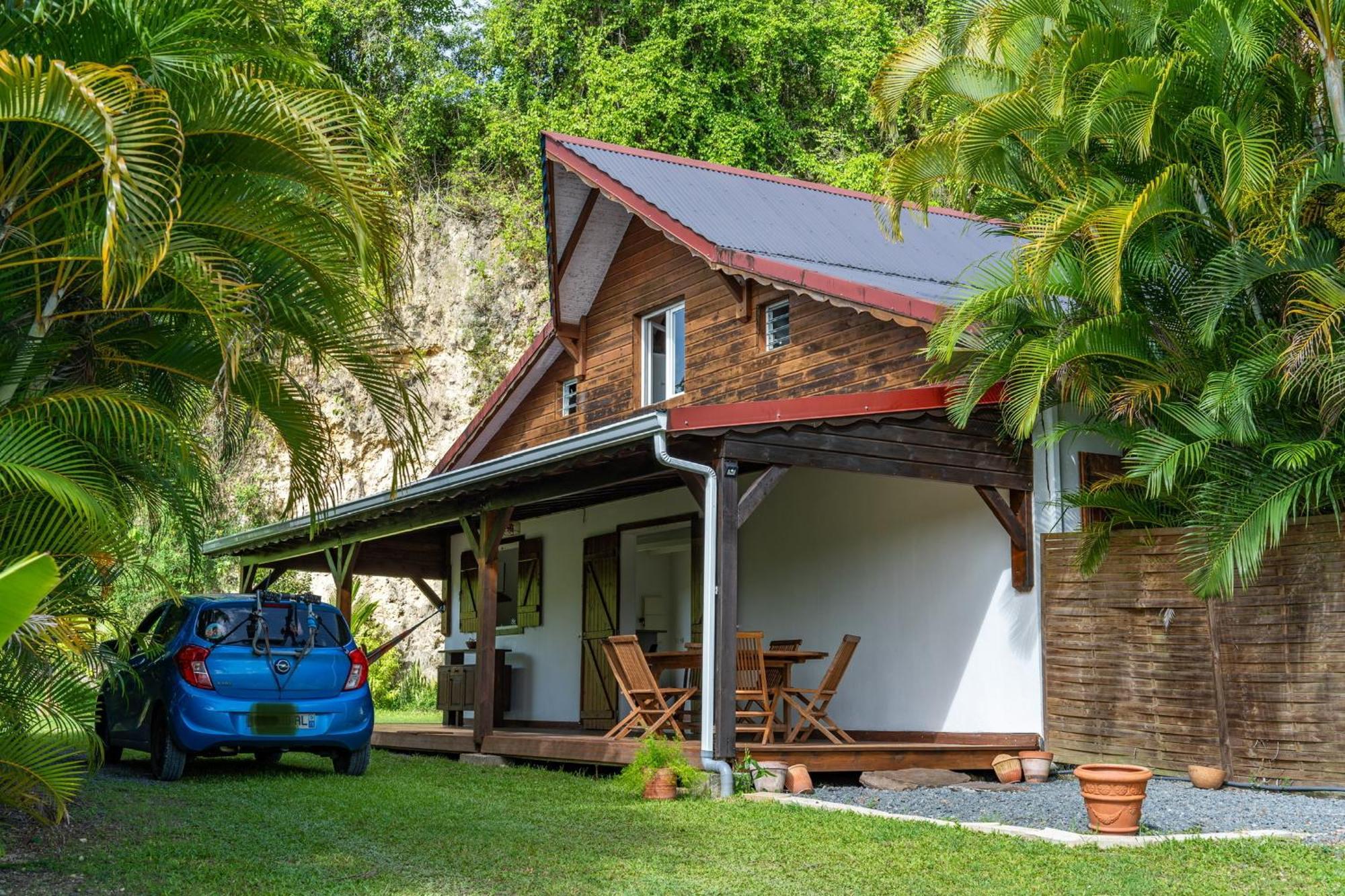 Villa Au Calme Avec Jacuzzi, Villa Le Boursoie Les Abymes Exterior photo